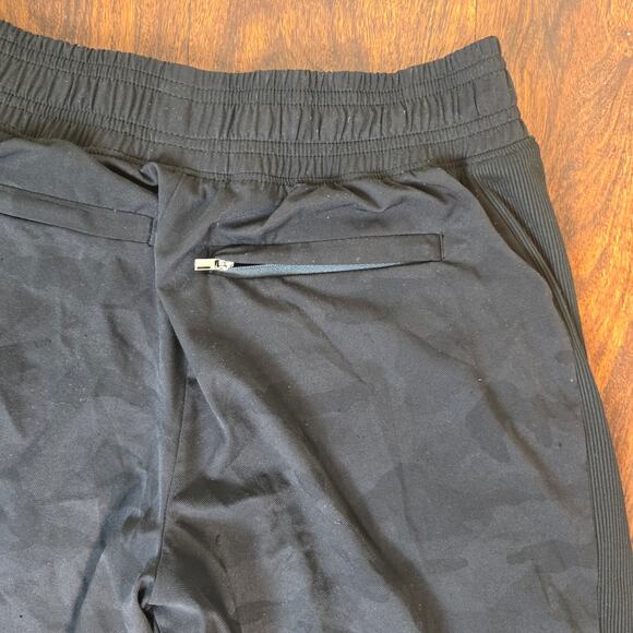ATHLETA Lined Jogger in Black Camo, 985549 Size 0 - Picture 11 of 12